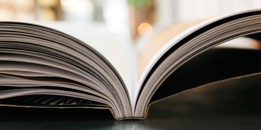 aufgeschlagenes Buch